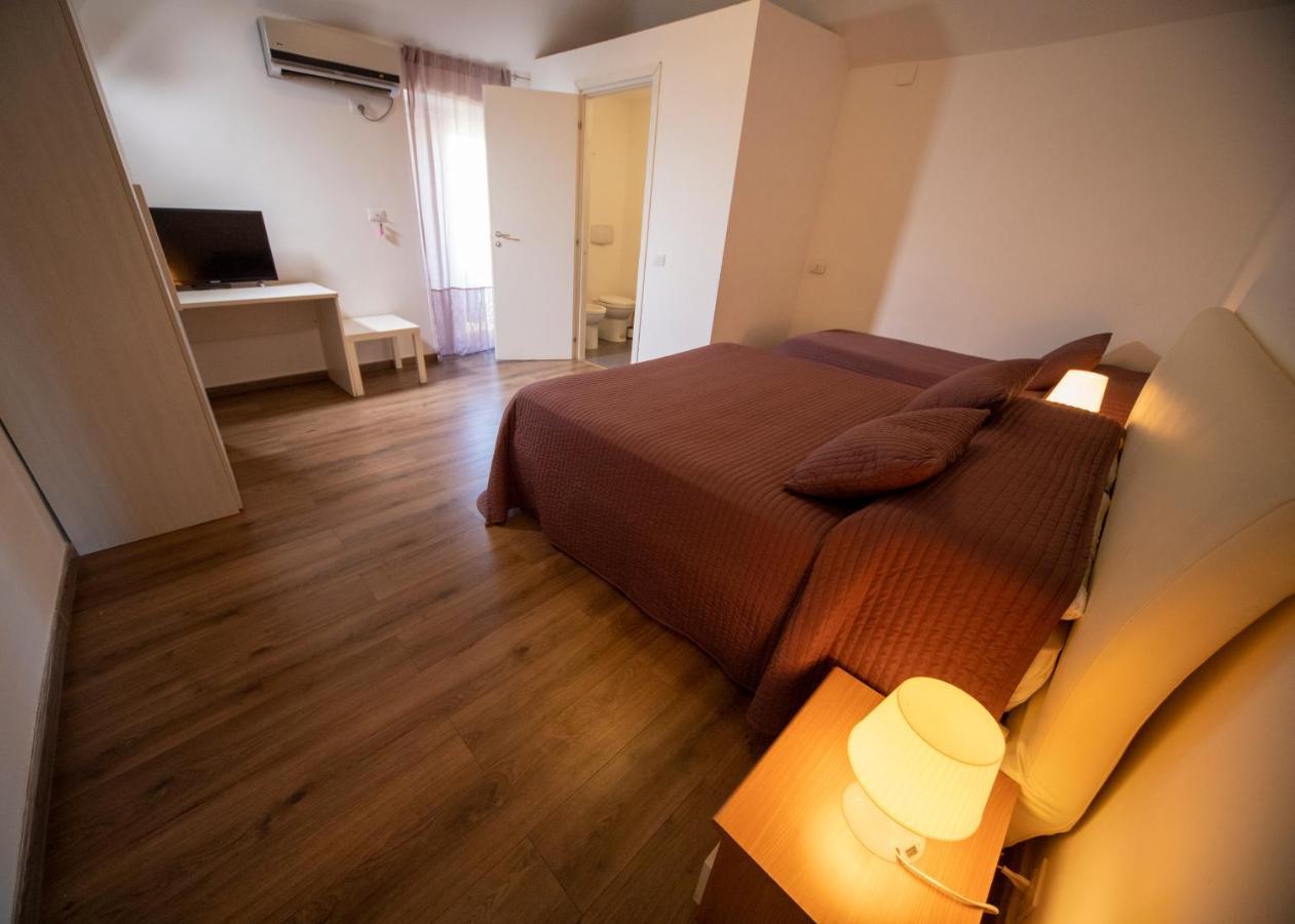 Rooms In Shared Apartment - City Center Catania Exterior photo